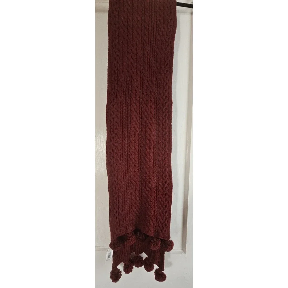 NWT‎ BANANA REPUBLIC cable knit with POMPOM tassels scarf 74